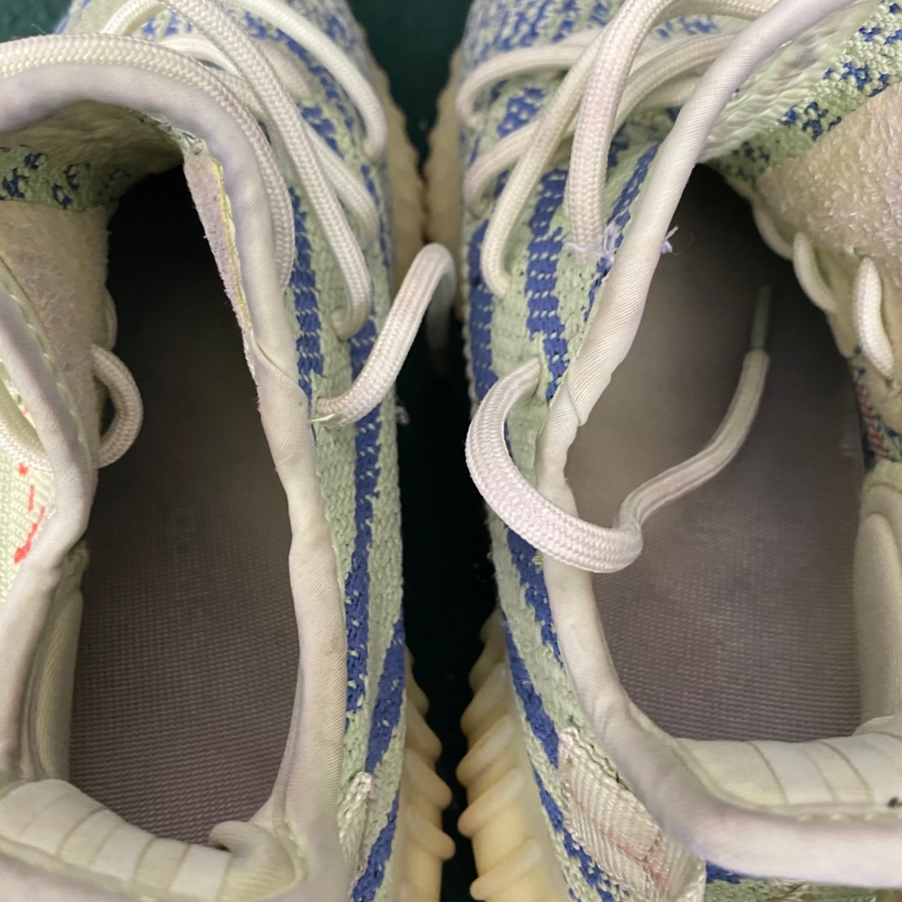 Yeezy - Picture 5 of 8